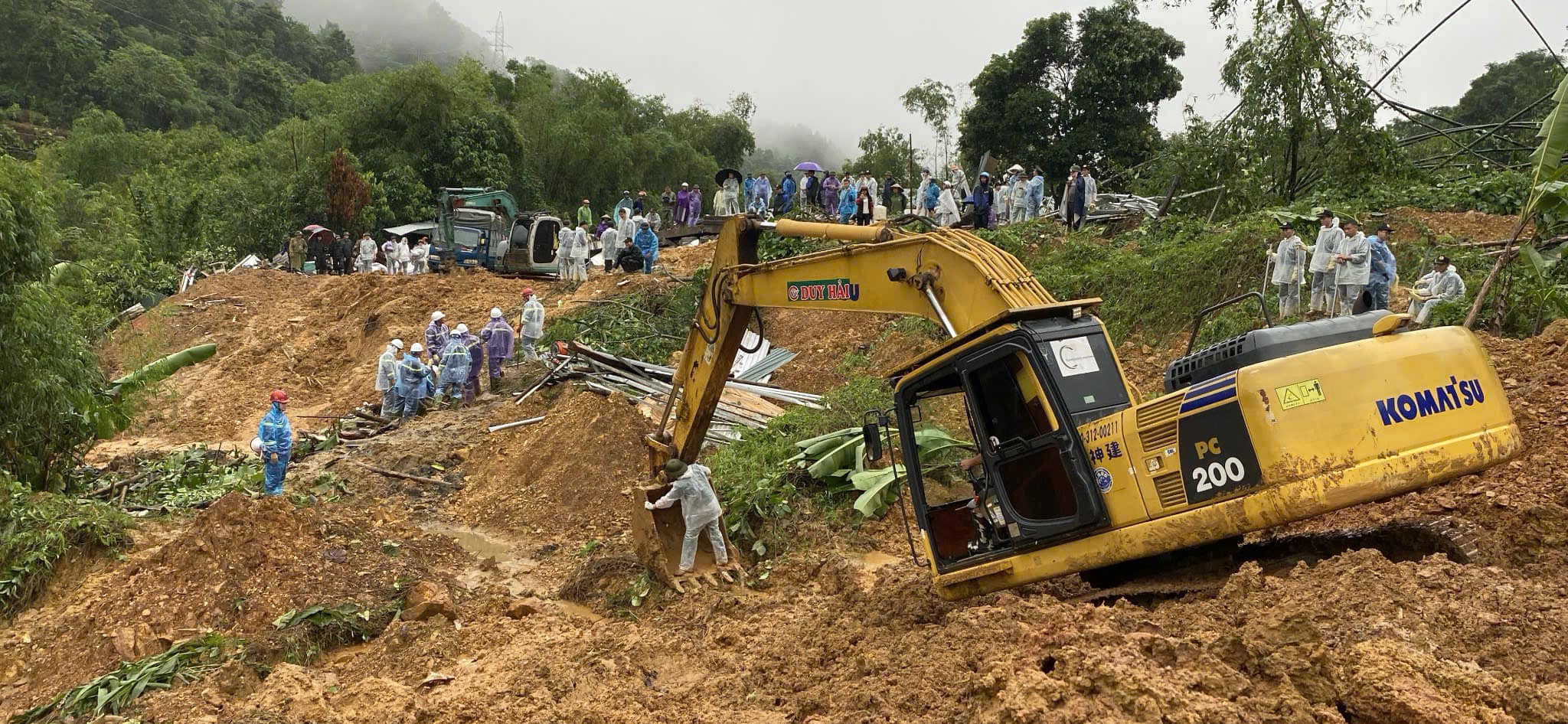 CÔNG TÁC KHẮC PHỤC HIỆN TRƯỜNG VỤ SẠT LỞ TẠI KM49 XÃ VIỆT VINH 