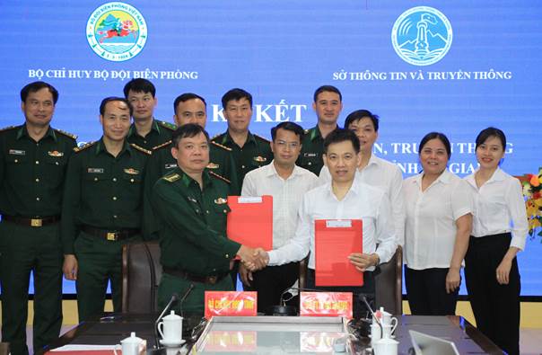 Ký kết Chương trình phối hợp công tác thông tin, truyền thông  và thông tin đối ngoại ở khu vực biên giới tỉnh Hà Giang