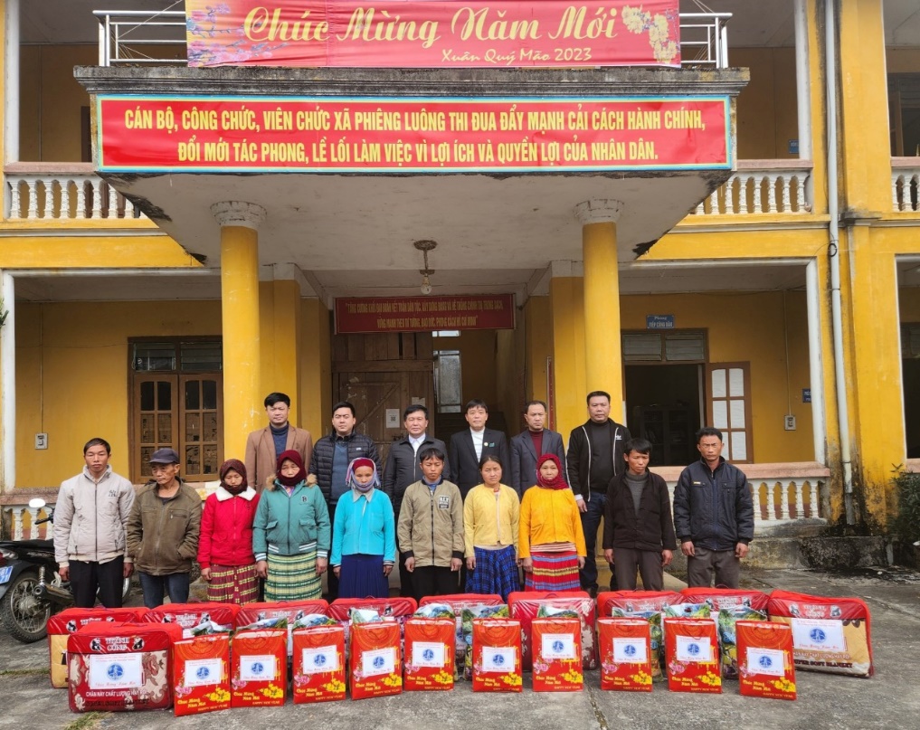 Lãnh đạo Sở Thông tin và Truyền thông làm việc tại xã Phiêng Luông huyện Bắc Mê