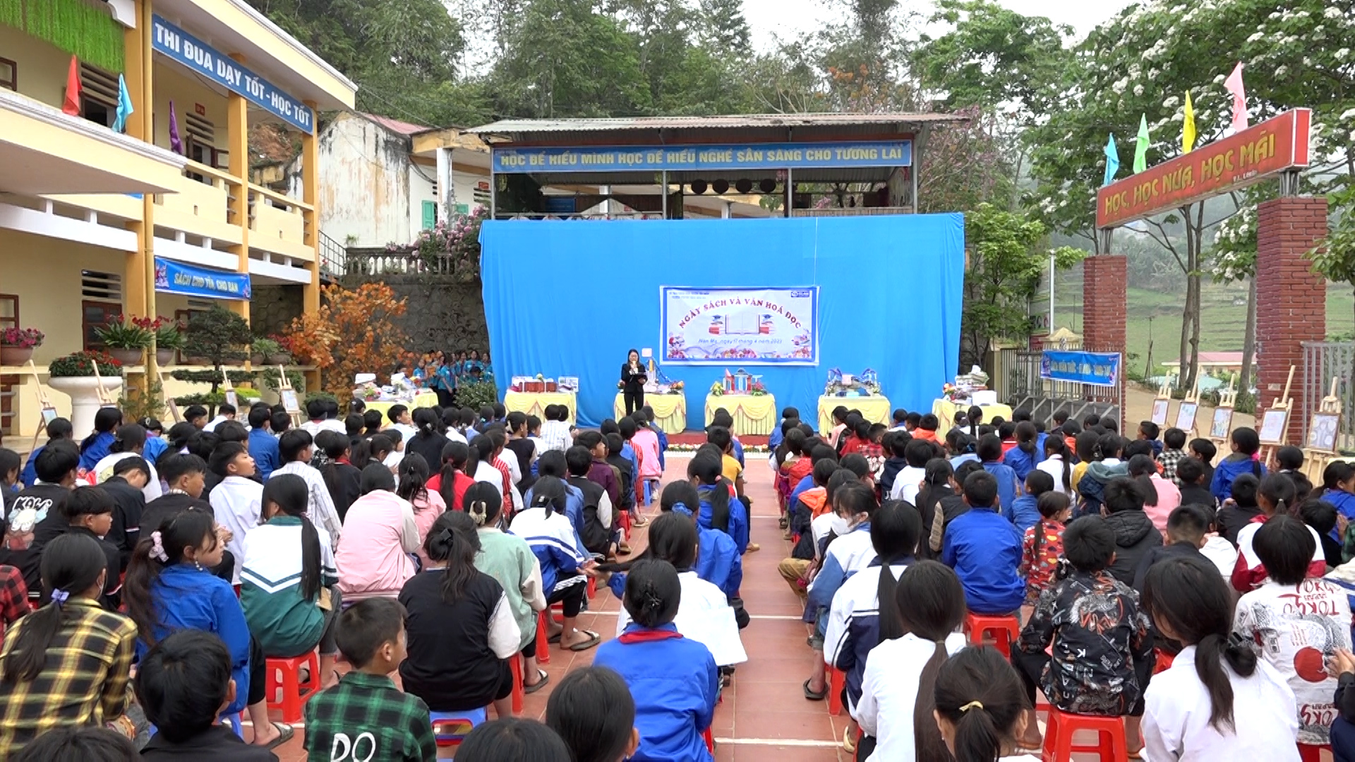 Trường PTDT Bán trú THCS Nàn Ma tổ chức Ngày sách và văn hoá đọc Việt Nam lần thứ II năm 2023